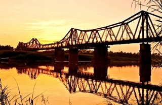 Cầu Long Biên vốn là hình ảnh quen thuộc trong ký ức tâm hồn nhiều thế hệ người dân Hà Nội.